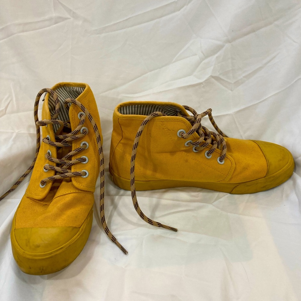 BANGS Yellowstone Hightops (size 6)
